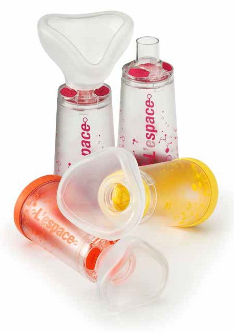 CAMERA DISTANZIATRICE PER EROGATORI SPRAY PREDOSATI L'ESPACE 220ML PER ADULTI SPAZIO MORTO 88ML CON MASCHERA VALVOLA INSPIRAZIONE 2 VALVOLE ESPIRAZIONE CODICE COLORE MAGENTA - Farmacia Murachelli Di Putelli dr. Giovanni